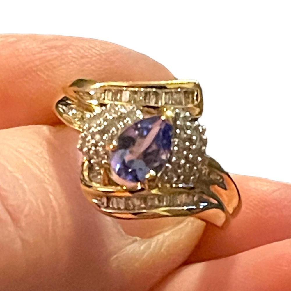 Stunning 14k yellow gold Tanzanite & Diamond cluster dinner ring